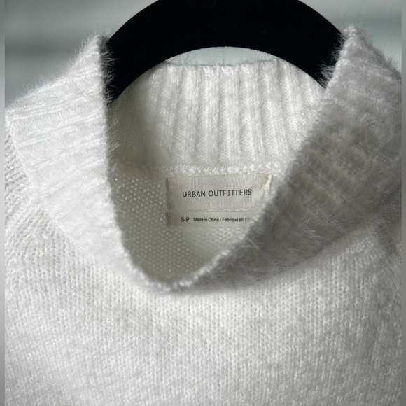 NWOT Urban Outfitters Avril Cropped Mock Neck Sweater - Picture 5 of 10